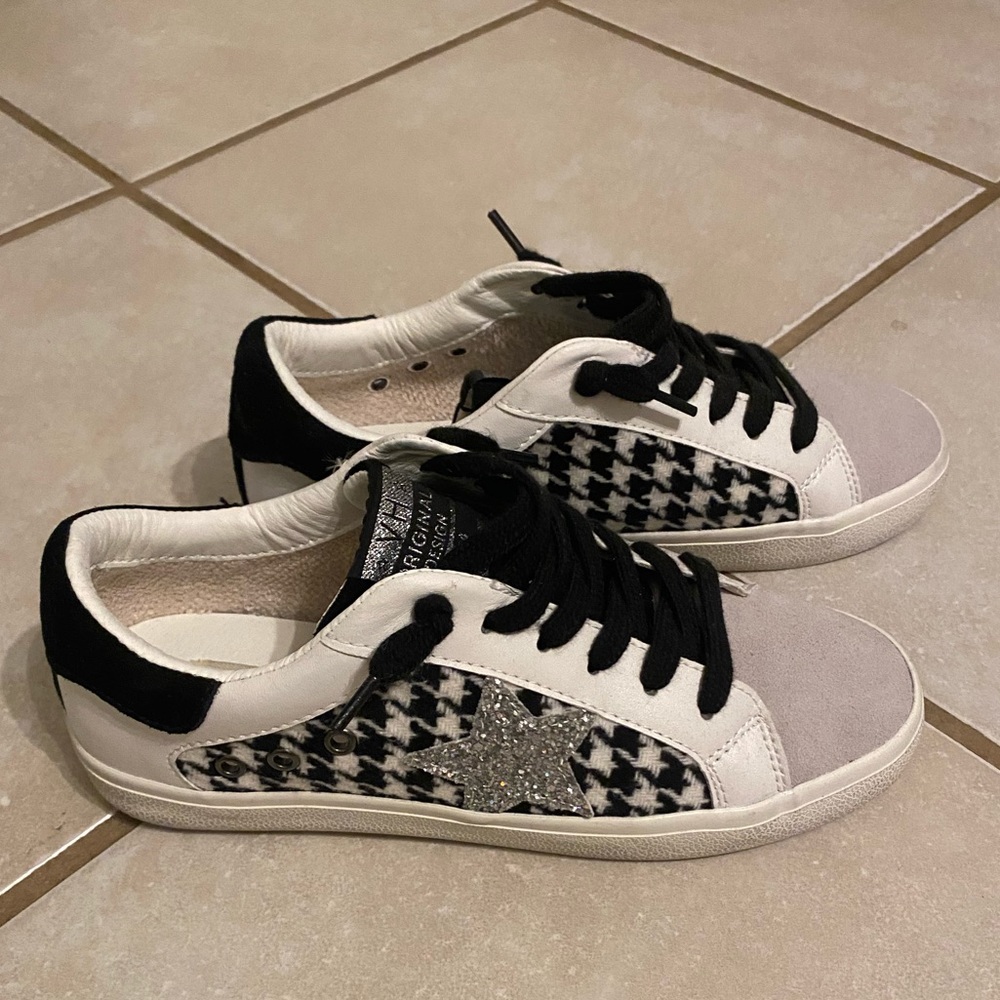 Vintage Havanna sneakers black, gray, white, silver- size 7